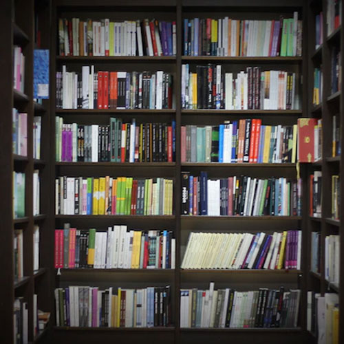 کتابخانه ی چوبی ساده 2556